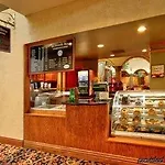 Mcm Elegante Hotel & Conference Center 